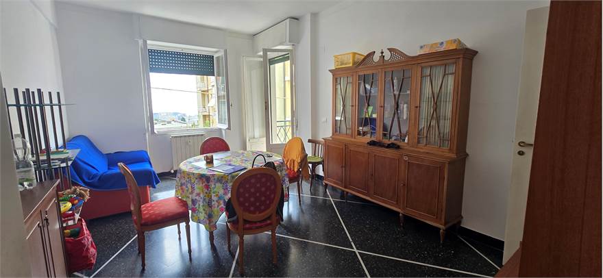 sala con mobili
