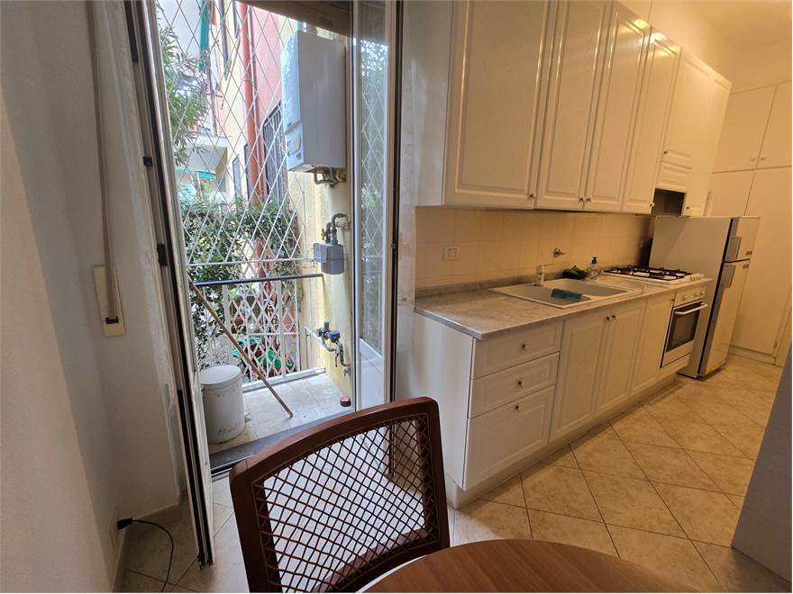 cucina con balcone