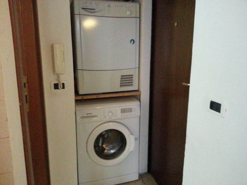 particolare lavatrice e asciugatrice