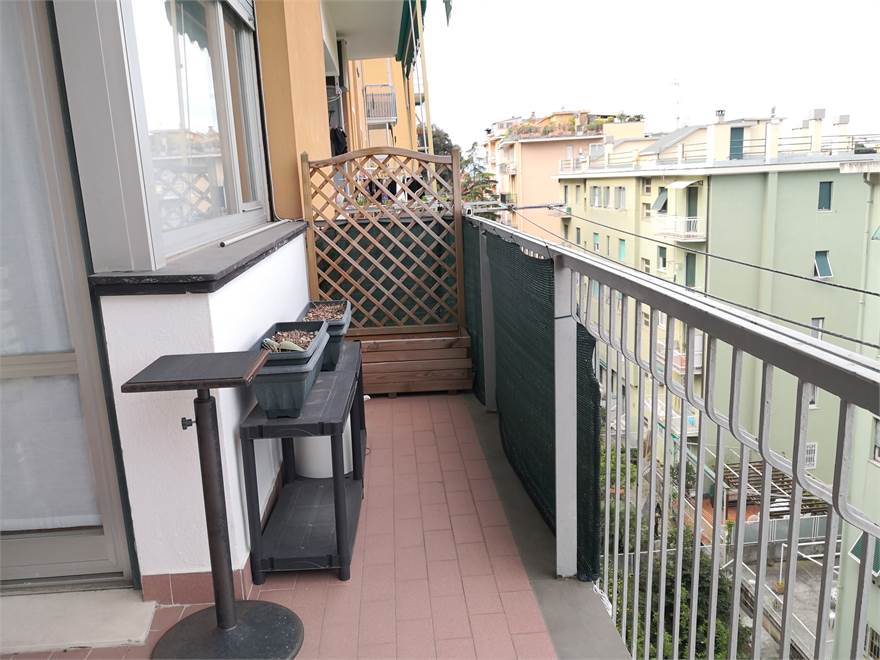 balcone accessibile da sala e cucina